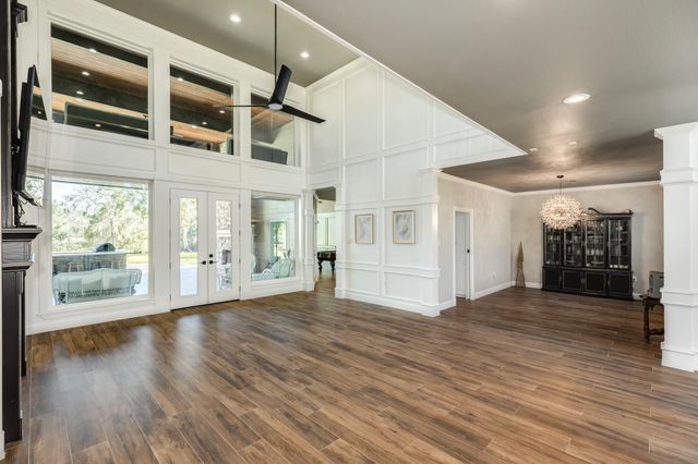 692 County Road 605, Angleton, TX 77515