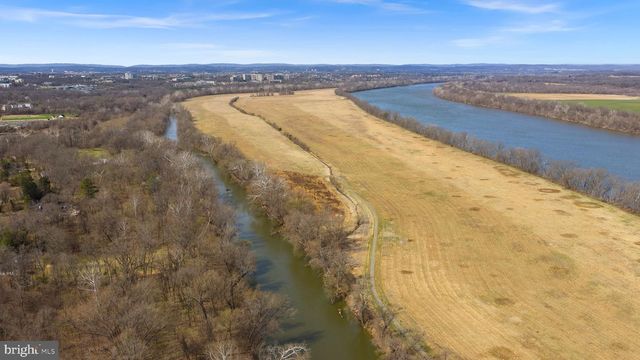 19451 YOUNGS CLIFF RD, Sterling, VA 20165