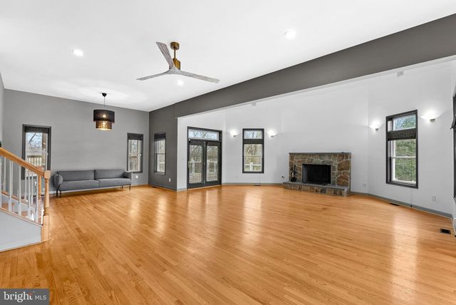 19451 YOUNGS CLIFF RD, Sterling, VA 20165