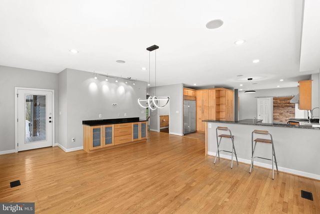 19451 YOUNGS CLIFF RD, Sterling, VA 20165