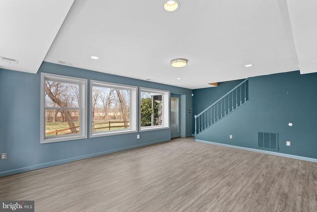 19451 YOUNGS CLIFF RD, Sterling, VA 20165