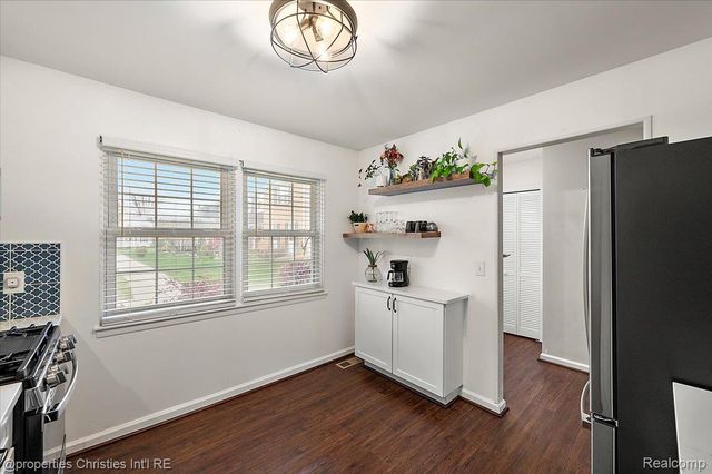 41327 Lagoon Court, Northville, MI 48167