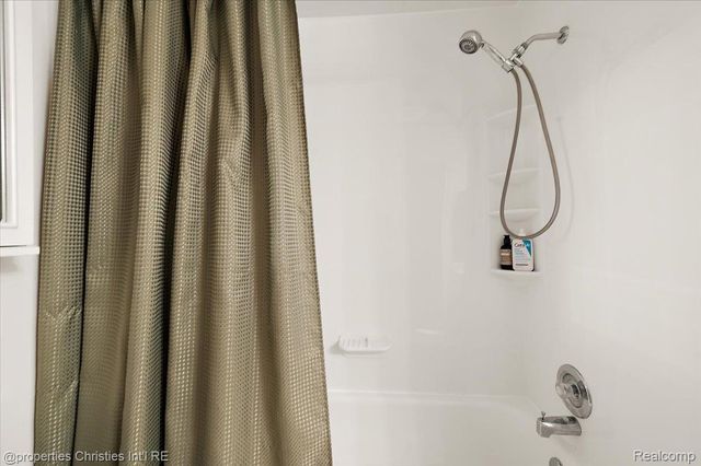 41327 Lagoon Court, Northville, MI 48167