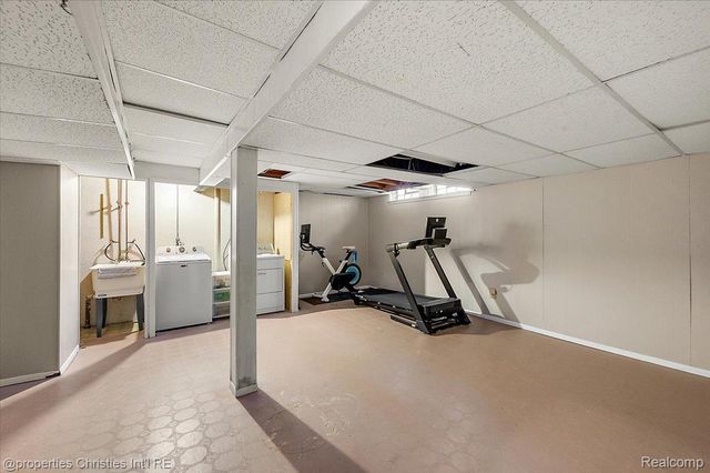 41327 Lagoon Court, Northville, MI 48167