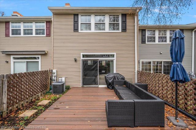 41327 Lagoon Court, Northville, MI 48167