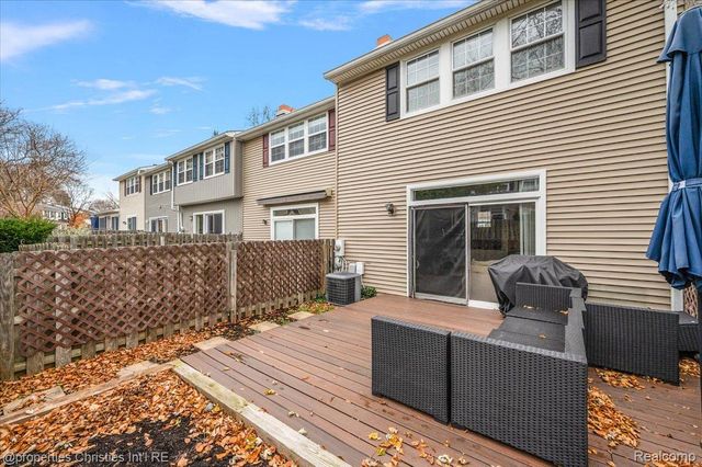 41327 Lagoon Court, Northville, MI 48167