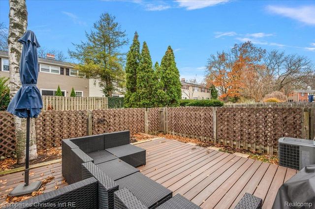 41327 Lagoon Court, Northville, MI 48167