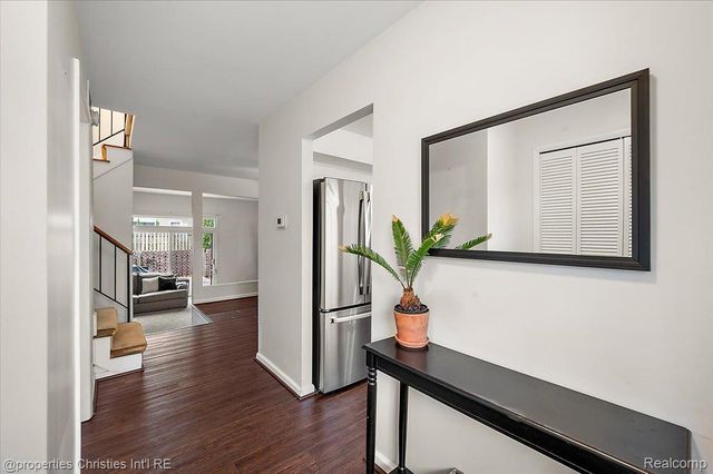 41327 Lagoon Court, Northville, MI 48167