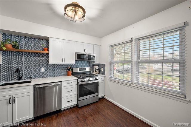 41327 Lagoon Court, Northville, MI 48167