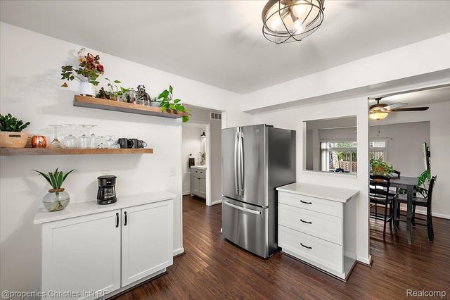 41327 Lagoon Court, Northville, MI 48167