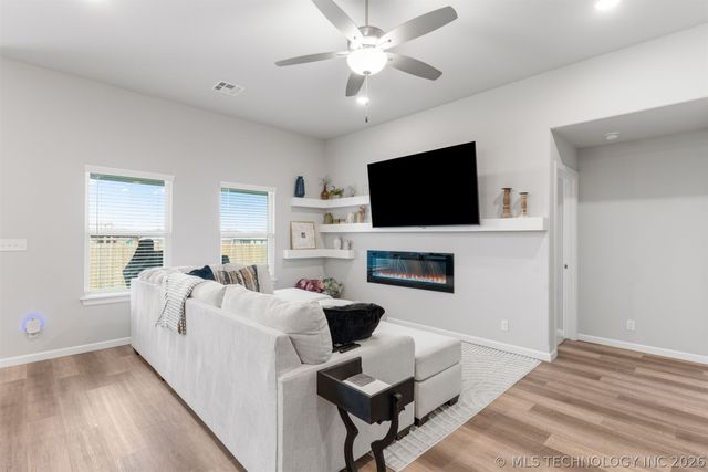 14964 S Poplar Place, Glenpool, OK 74033
