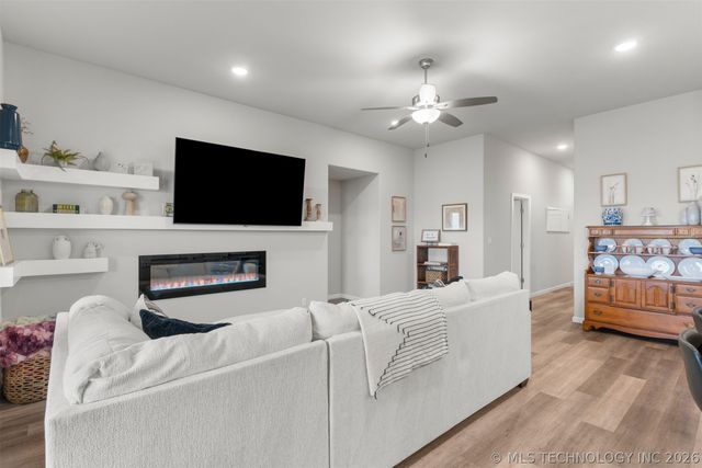 14964 S Poplar Place, Glenpool, OK 74033