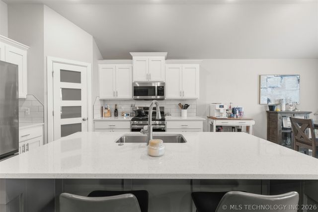 14964 S Poplar Place, Glenpool, OK 74033