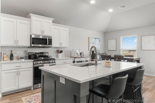 14964 S Poplar Place, Glenpool, OK 74033