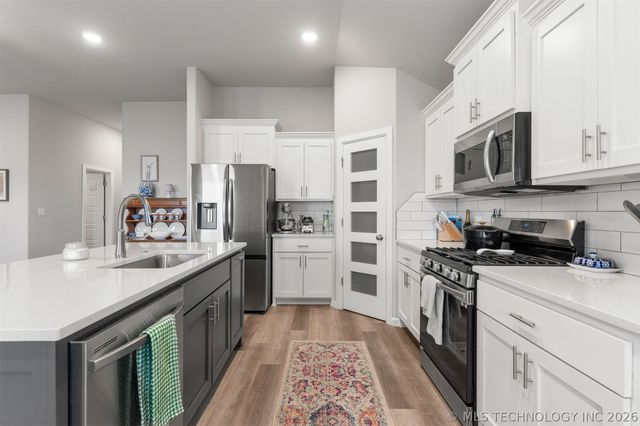 14964 S Poplar Place, Glenpool, OK 74033