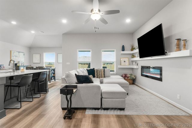 14964 S Poplar Place, Glenpool, OK 74033