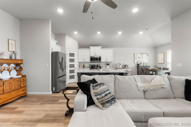 14964 S Poplar Place, Glenpool, OK 74033