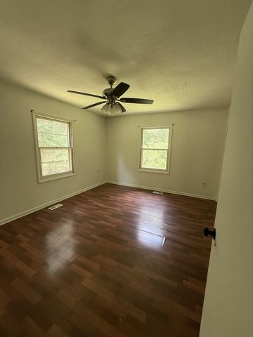 817 Lake Odonnell Rd, Sewanee, TN 37375