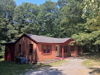 817 Lake Odonnell Rd, Sewanee, TN 37375