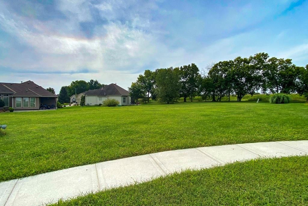 305 Crestview Court, Raymore, MO 64083