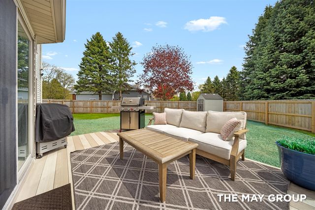 2072 Meadow Valley Court, Grand Rapids, MI 49504