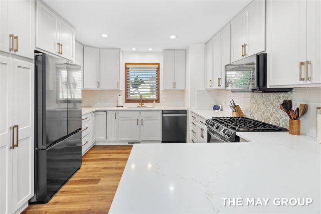 2072 Meadow Valley Court, Grand Rapids, MI 49504