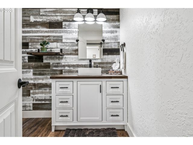 1184 2ND St, Florence, OR 97439