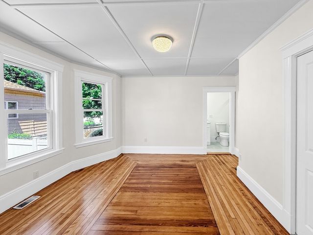 40 Archer St, Lynn, MA 01902