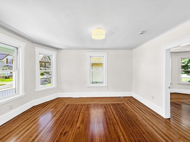 40 Archer St, Lynn, MA 01902