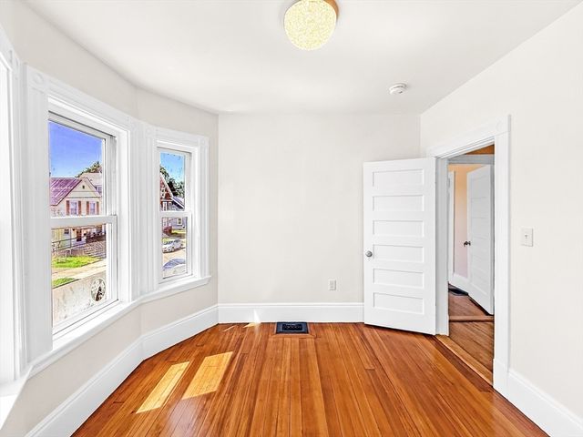 40 Archer St, Lynn, MA 01902