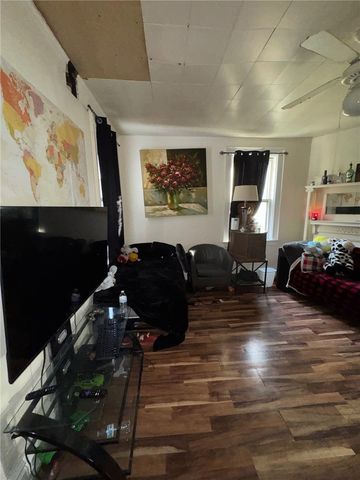 250 Park Rd, Ambridge, PA 15003