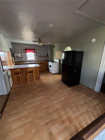 250 Park Rd, Ambridge, PA 15003