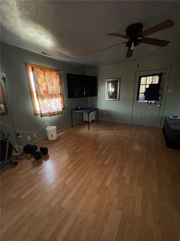 250 Park Rd, Ambridge, PA 15003