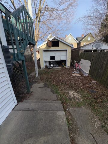 250 Park Rd, Ambridge, PA 15003