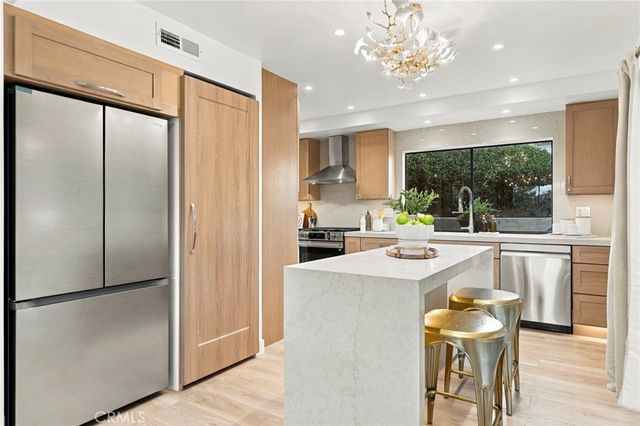 11 Palos 55, Irvine, CA 92612