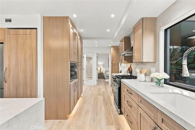 11 Palos 55, Irvine, CA 92612
