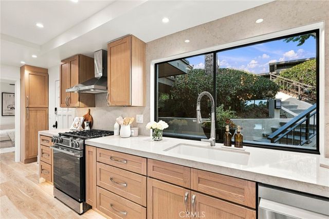 11 Palos 55, Irvine, CA 92612