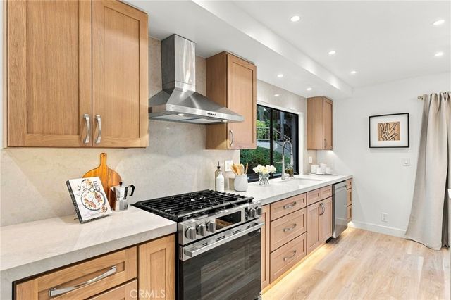 11 Palos 55, Irvine, CA 92612