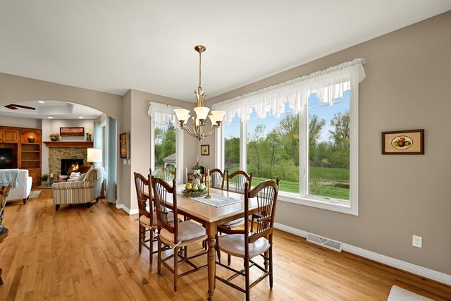 8622 Avian WAY, Franklin, WI 53132