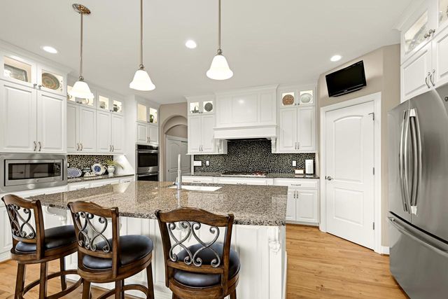 8622 Avian WAY, Franklin, WI 53132