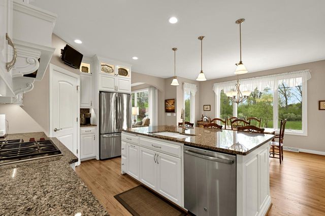 8622 Avian WAY, Franklin, WI 53132