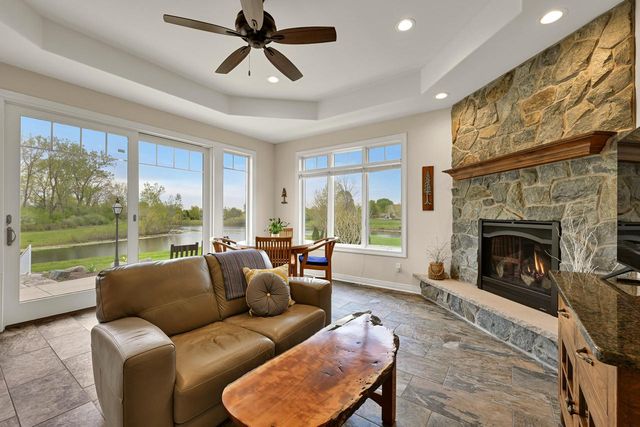 8622 Avian WAY, Franklin, WI 53132
