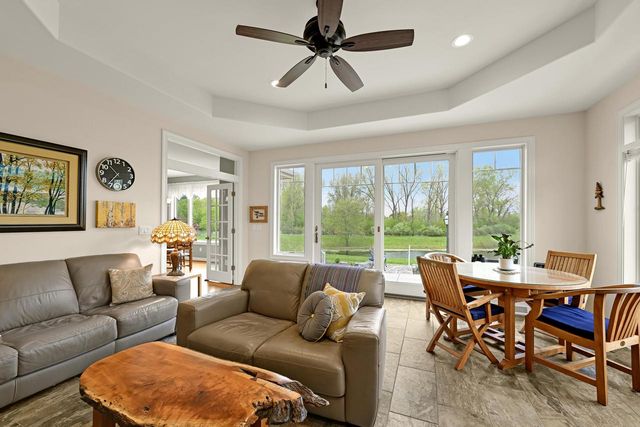 8622 Avian WAY, Franklin, WI 53132