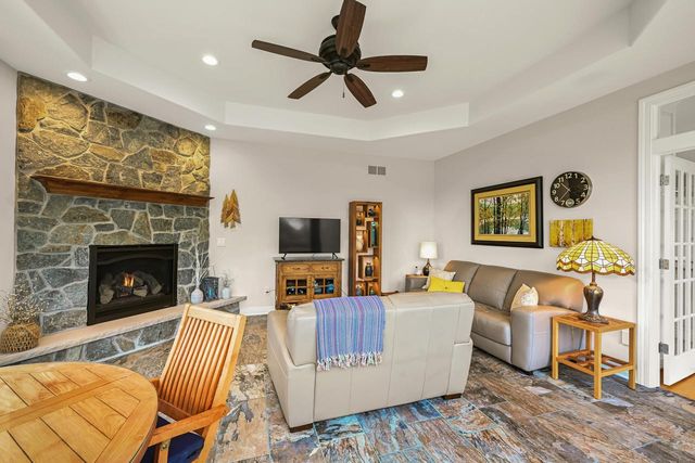 8622 Avian WAY, Franklin, WI 53132