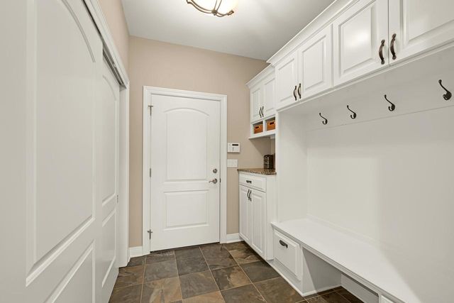 8622 Avian WAY, Franklin, WI 53132