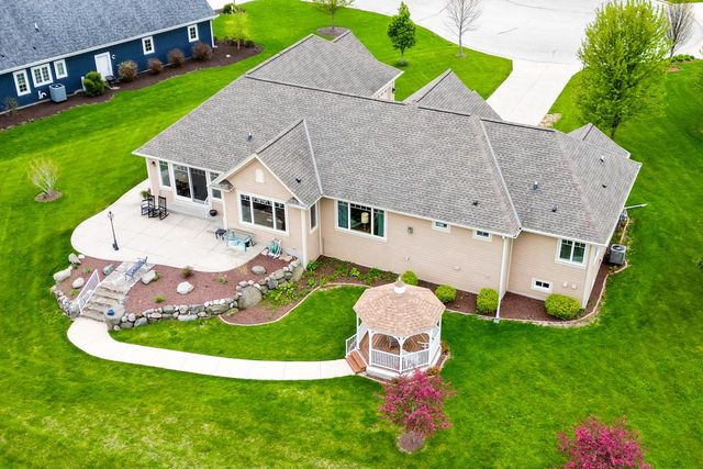 8622 Avian WAY, Franklin, WI 53132