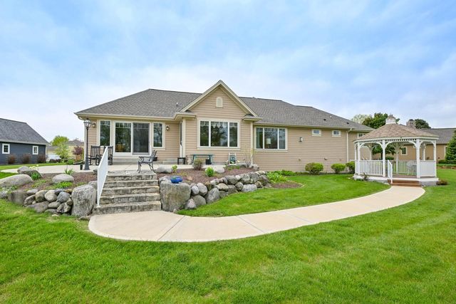 8622 Avian WAY, Franklin, WI 53132