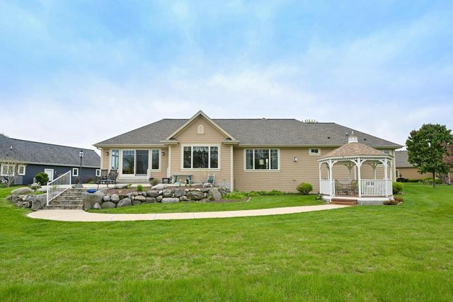 8622 Avian WAY, Franklin, WI 53132