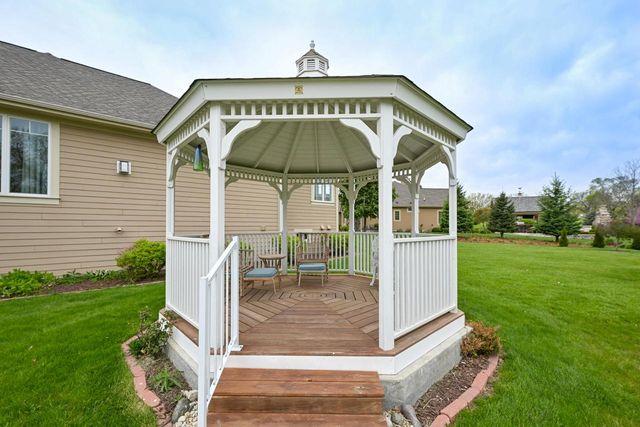 8622 Avian WAY, Franklin, WI 53132