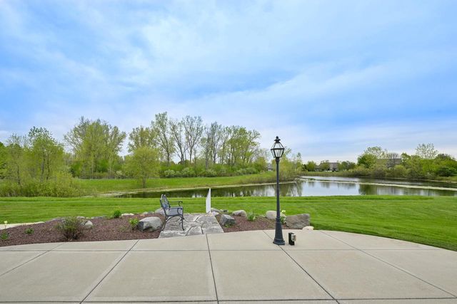 8622 Avian WAY, Franklin, WI 53132